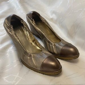 Stuart Weitzman metallic round to wedges